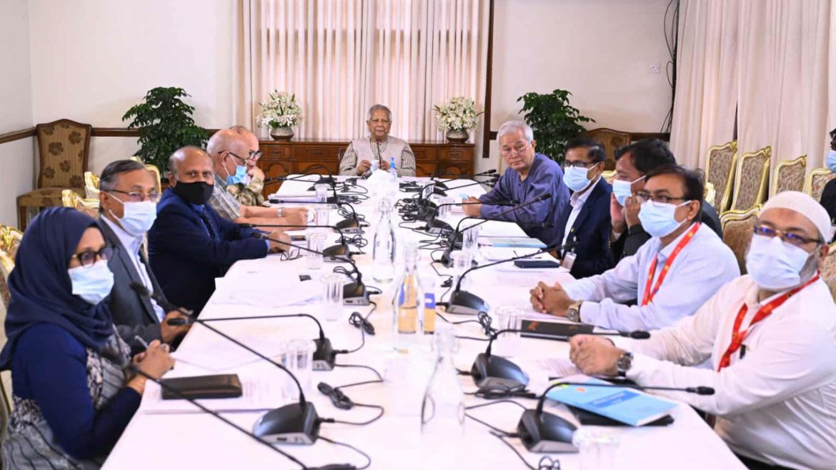 পার্বত্য এলাকায় ১০০ বিদ্যালয়ে ই-লার্নিং চালুর নির্দেশ প্রধান উপদেষ্টার